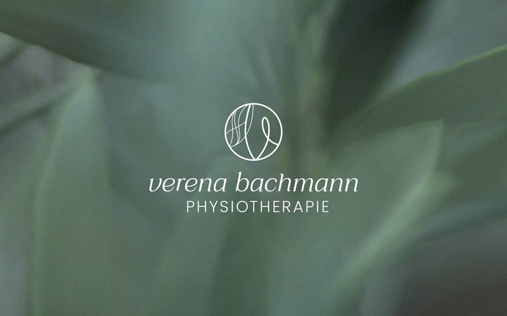 Referenzprojekt des Grafikatelier Montafon als Mockup Logo für Verena Bachmann Physiotherapie