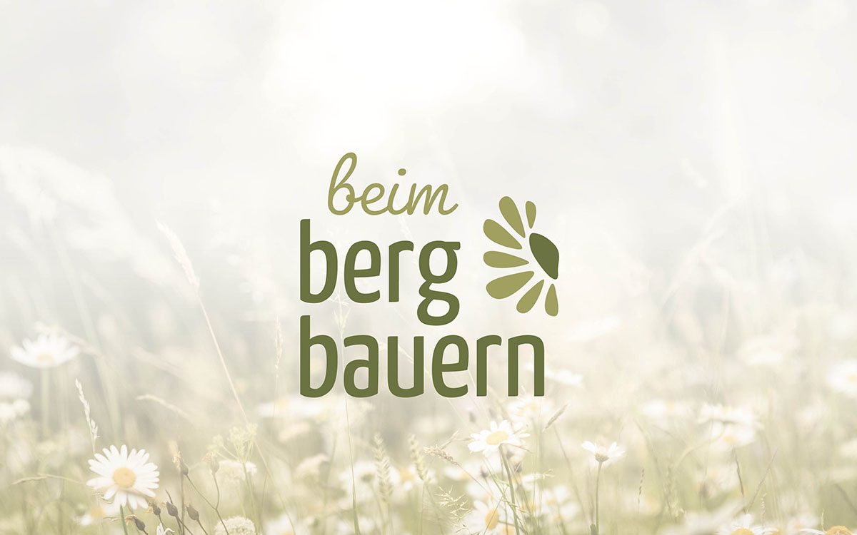 Referenzprojekt des Grafikatelier Montafon als Mockup Logo für "beim Bergbauern" Urlaub am Bauernhof