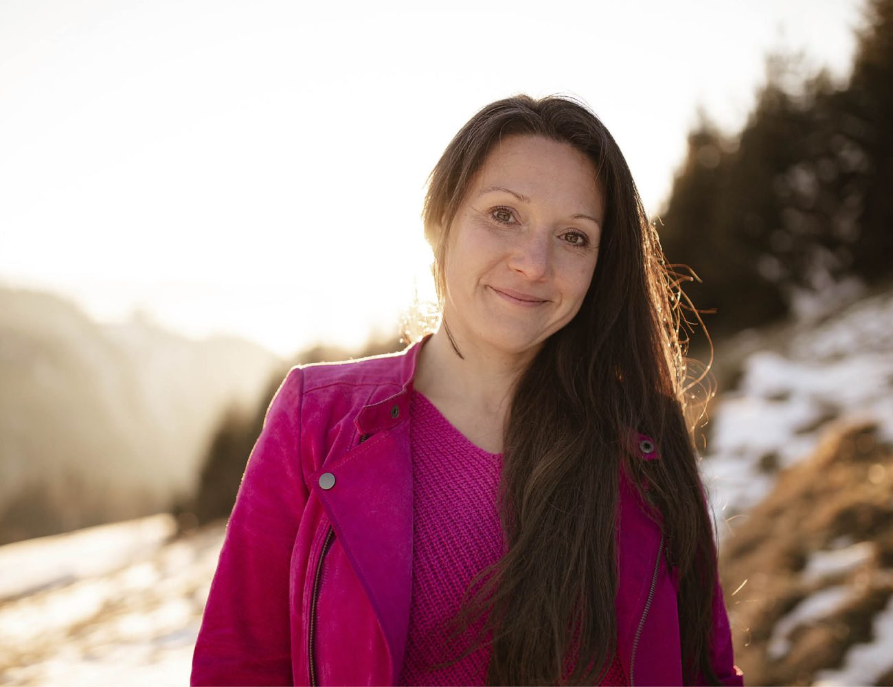 Porträt von Manuela Mauch in der Natur, Inhaberin der Werbeagentur für Brand Design und Webdesign