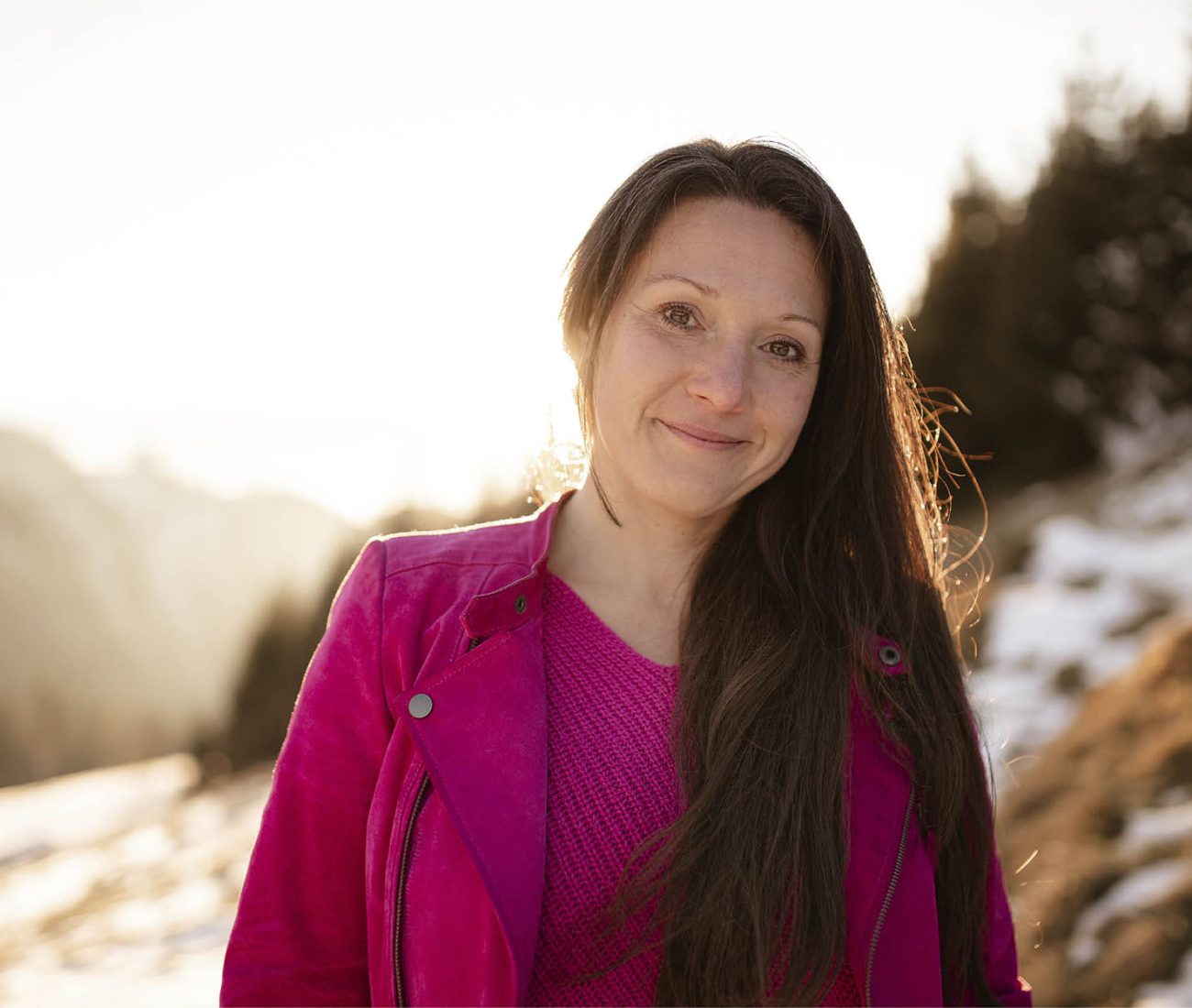 Porträt von Manuela Mauch in der Natur, Inhaberin der Werbeagentur für Brand Design und Webdesign